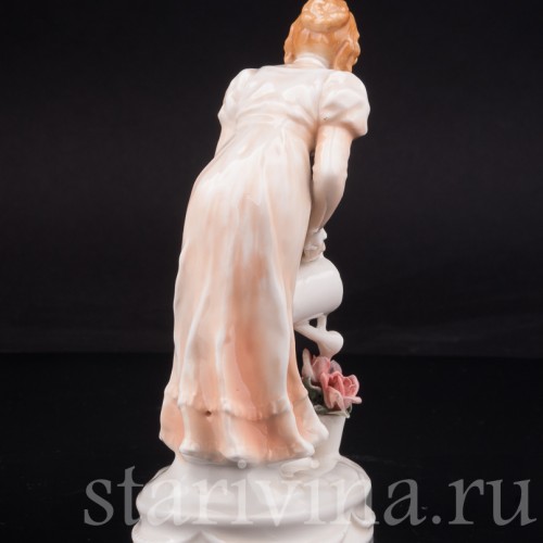 Статуэтка из фарфора Девушка, поливающая цветы, Karl Ens, Германия, 1920-30 гг.