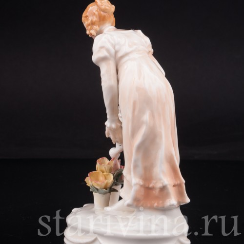 Статуэтка из фарфора Девушка, поливающая цветы, Karl Ens, Германия, 1920-30 гг.