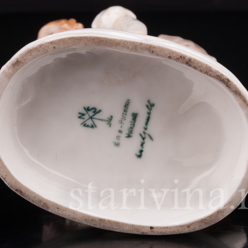 Статуэтка из фарфора Девушка, поливающая цветы, Karl Ens, Германия, 1920-30 гг.