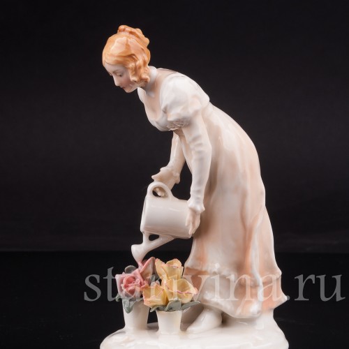 Статуэтка из фарфора Девушка, поливающая цветы, Karl Ens, Германия, 1920-30 гг.