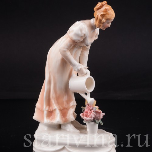 Статуэтка из фарфора Девушка, поливающая цветы, Karl Ens, Германия, 1920-30 гг.