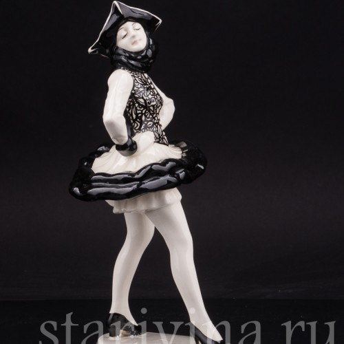 Статуэтка девушки из фарфора Венецианский карнавал, .