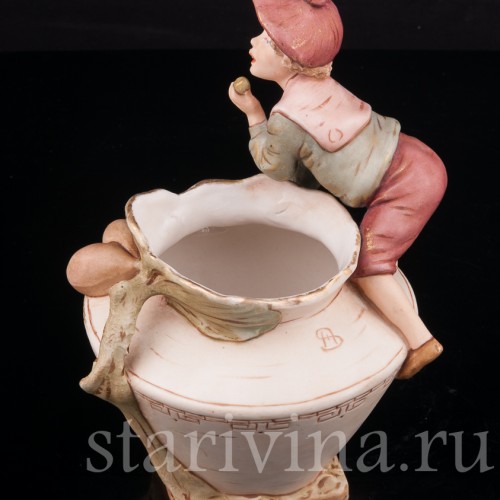 Фарфоровая композиция Мальчик с оливкой, Royal Dux, Чехия, 1900-18 гг.