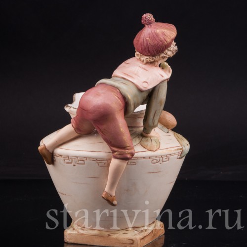 Фарфоровая композиция Мальчик с оливкой, Royal Dux, Чехия, 1900-18 гг.