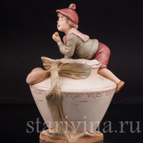 Фарфоровая композиция Мальчик с оливкой, Royal Dux, Чехия, 1900-18 гг.