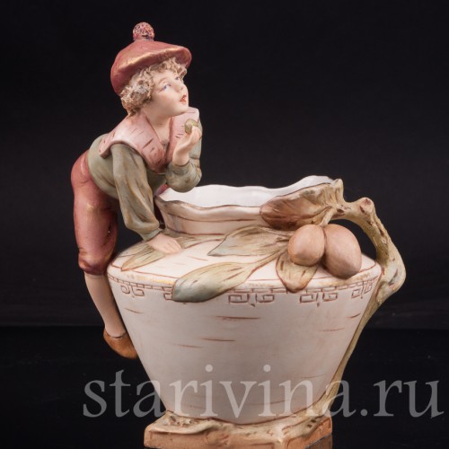 Фарфоровая композиция Мальчик с оливкой, Royal Dux, Чехия, 1900-18 гг.