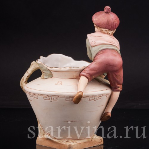 Фарфоровая композиция Мальчик с оливкой, Royal Dux, Чехия, 1900-18 гг.