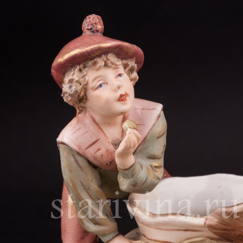 Фарфоровая композиция Мальчик с оливкой, Royal Dux, Чехия, 1900-18 гг.