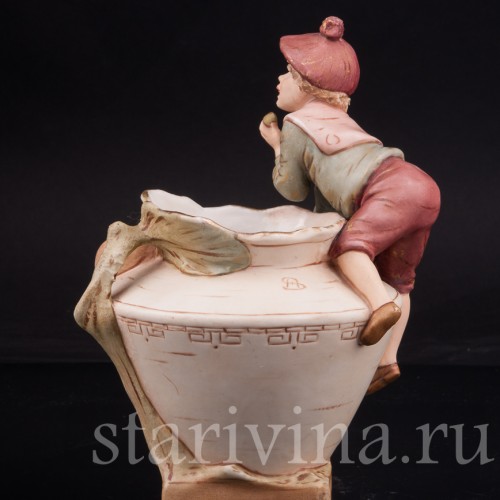 Фарфоровая композиция Мальчик с оливкой, Royal Dux, Чехия, 1900-18 гг.