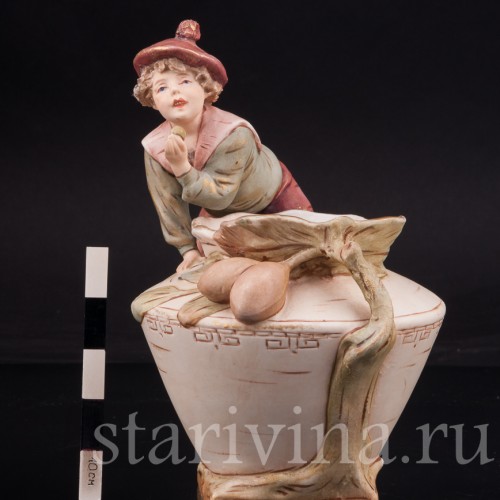 Фарфоровая композиция Мальчик с оливкой, Royal Dux, Чехия, 1900-18 гг.