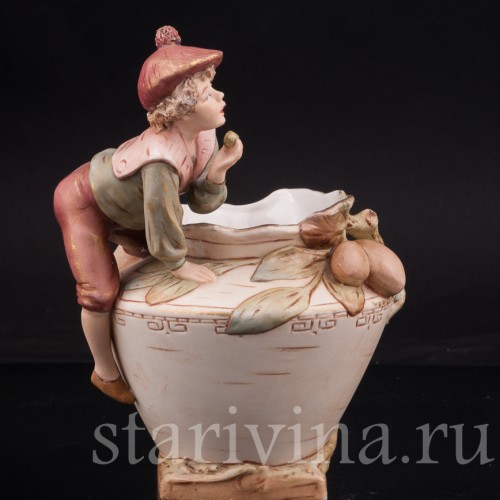 Фарфоровая композиция Мальчик с оливкой, Royal Dux, Чехия, 1900-18 гг.