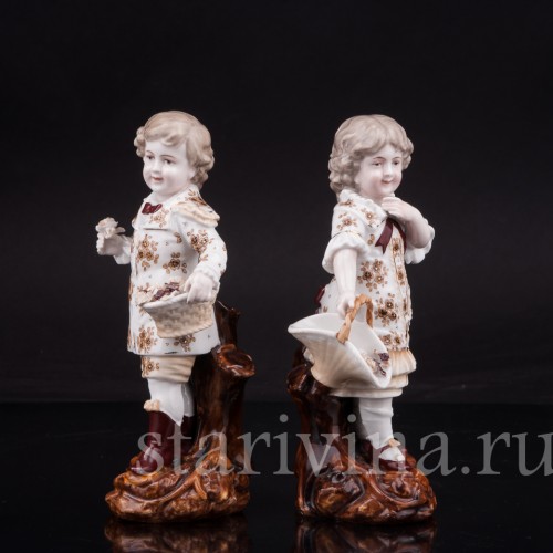 Парные фарфоровые статуэтки Дети с корзинами цветов, Volkstedt, Германия, кон. 19 в.