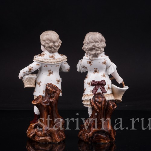 Парные фарфоровые статуэтки Дети с корзинами цветов, Volkstedt, Германия, кон. 19 в.