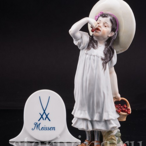 Фигурка из фарфора Девочка в шляпе с вишней, Meissen, Германия, нач. 20 в.