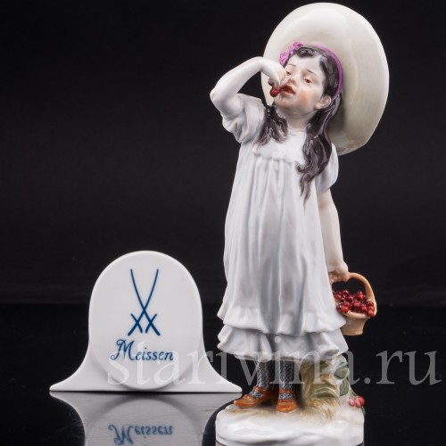 Фигурка из фарфора Девочка в шляпе с вишней, Meissen, Германия, нач. 20 в.