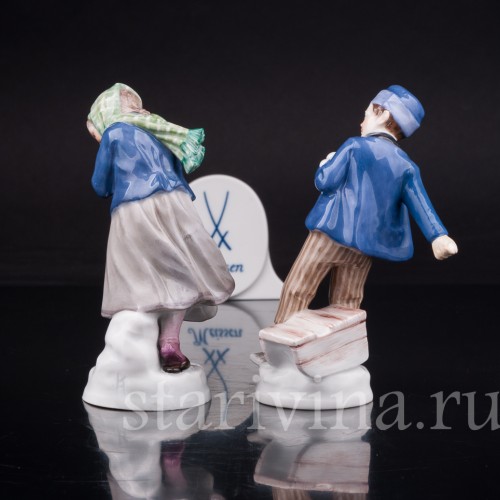 Парные фарфоровые статуэтки Дети, играющие в снежки, Meissen, Германия, нач. 20 в.