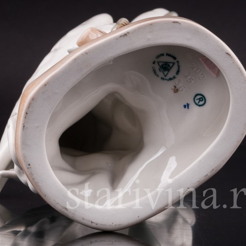 Статуэтка попугая из фарфора Какаду, Royal Dux, Чехия, кон. 20 в.