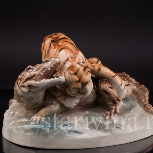 Композиция из фарфора Схватка, Royal Dux, Чехия, 1918-45 гг.