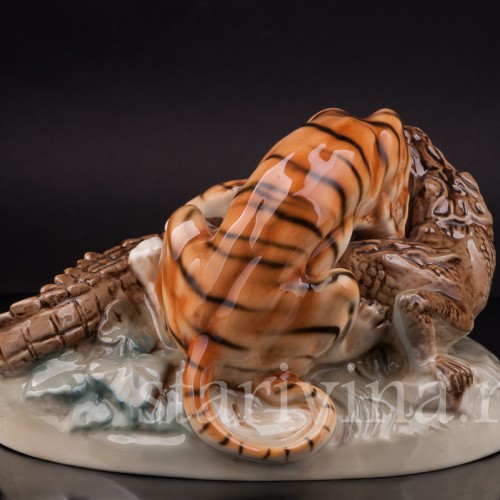 Композиция из фарфора Схватка, Royal Dux, Чехия, 1918-45 гг.