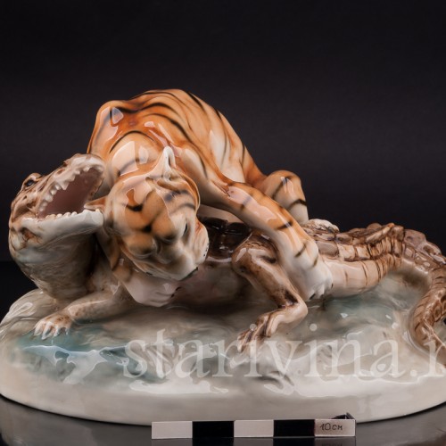 Композиция из фарфора Схватка, Royal Dux, Чехия, 1918-45 гг.