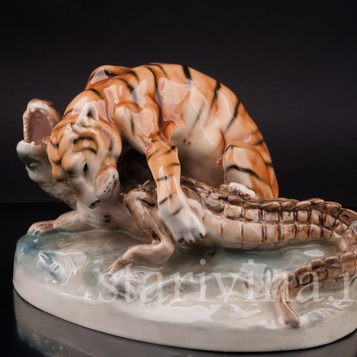 Композиция из фарфора Схватка, Royal Dux, Чехия, 1918-45 гг.