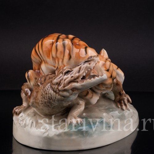 Композиция из фарфора Схватка, Royal Dux, Чехия, 1918-45 гг.