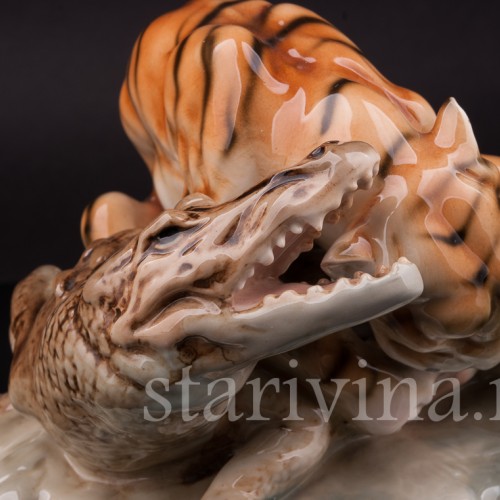 Композиция из фарфора Схватка, Royal Dux, Чехия, 1918-45 гг.