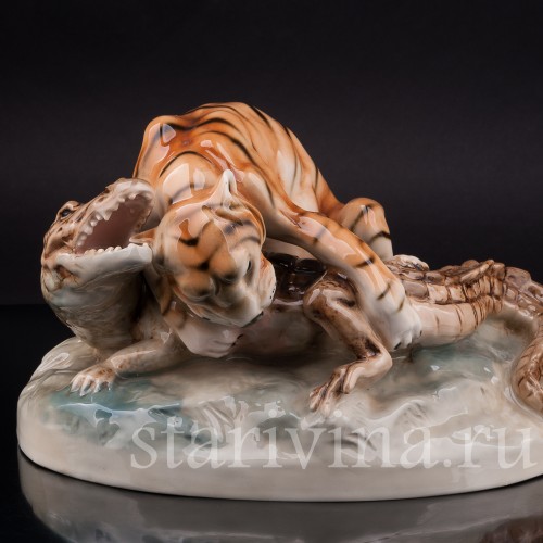 Композиция из фарфора Схватка, Royal Dux, Чехия, 1918-45 гг.