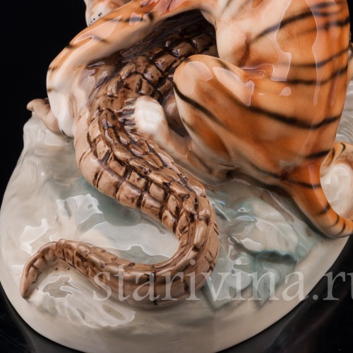 Композиция из фарфора Схватка, Royal Dux, Чехия, 1918-45 гг.