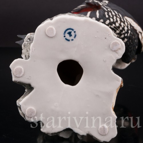 Статуэтка птицы из фарфора Пестрый дятел, Capodimonte, Италия, вт. пол. 20 века.