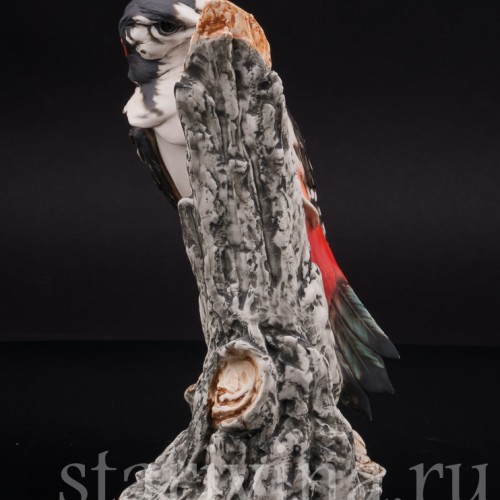 Статуэтка птицы из фарфора Пестрый дятел, Capodimonte, Италия, вт. пол. 20 века.