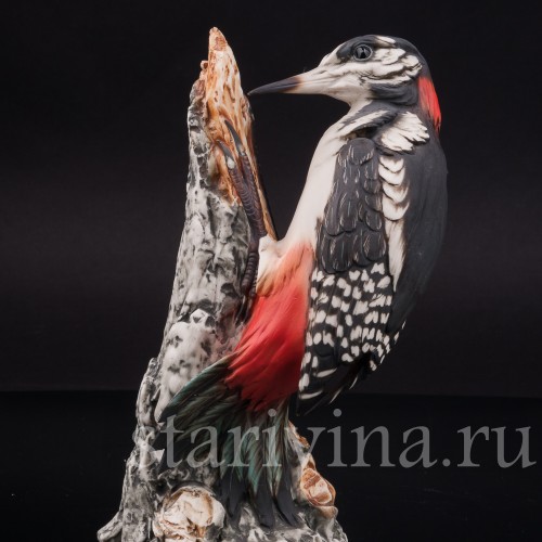 Статуэтка птицы из фарфора Пестрый дятел, Capodimonte, Италия, вт. пол. 20 века.