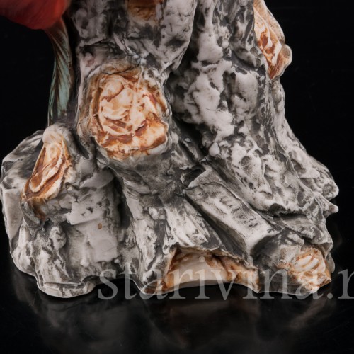 Статуэтка птицы из фарфора Пестрый дятел, Capodimonte, Италия, вт. пол. 20 века.