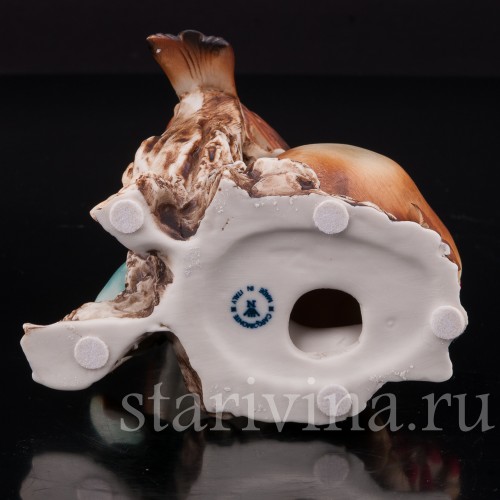 Фигурка птицы из фарфора Воробей на гранате, Capodimonte, Италия, вт. пол. 20 века.