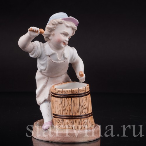 Фигурка из фарфора Маленький бондарь, Германия, 19 в.