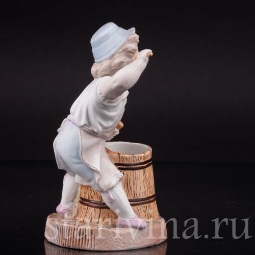 Фигурка из фарфора Маленький бондарь, Германия, 19 в.