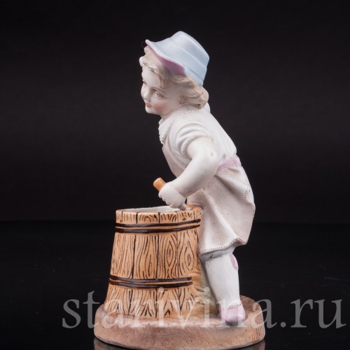 Фигурка из фарфора Маленький бондарь, Германия, 19 в.