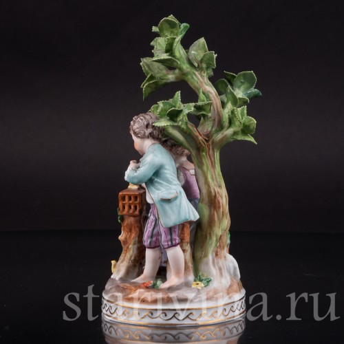 Композиция из фарфора Аллегория весны, дети под деревом с птицами и цветами, Carl Thieme, Германия, сер. 20 века.