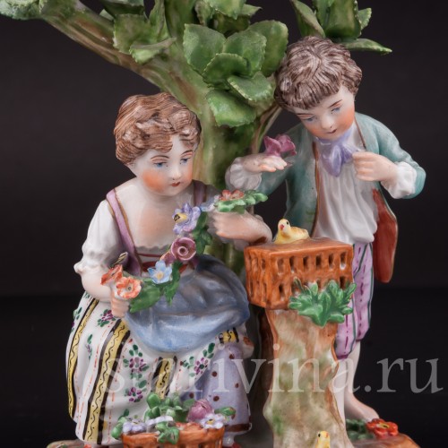 Композиция из фарфора Аллегория весны, дети под деревом с птицами и цветами, Carl Thieme, Германия, сер. 20 века.