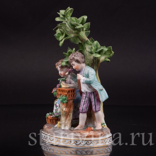 Композиция из фарфора Аллегория весны, дети под деревом с птицами и цветами, Carl Thieme, Германия, сер. 20 века.