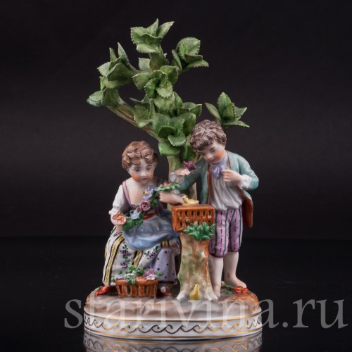 Композиция из фарфора Аллегория весны, дети под деревом с птицами и цветами, Carl Thieme, Германия, сер. 20 века.