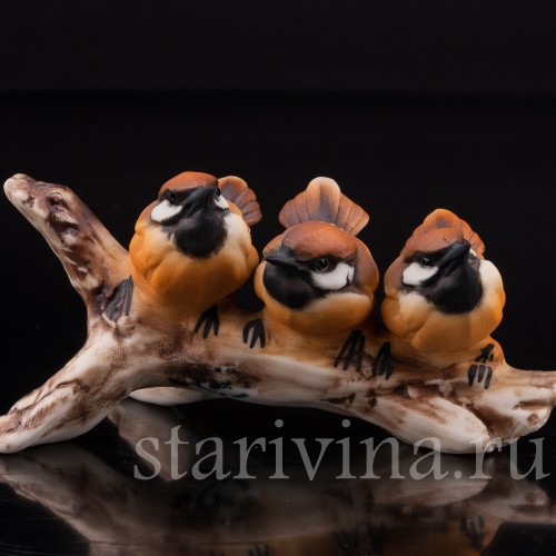 Фигурка птиц из фарфора Птенцы на ветке, миниатюра, Capodimonte, Италия.