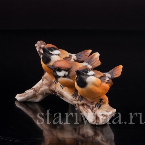 Фигурка птиц из фарфора Птенцы на ветке, миниатюра, Capodimonte, Италия.