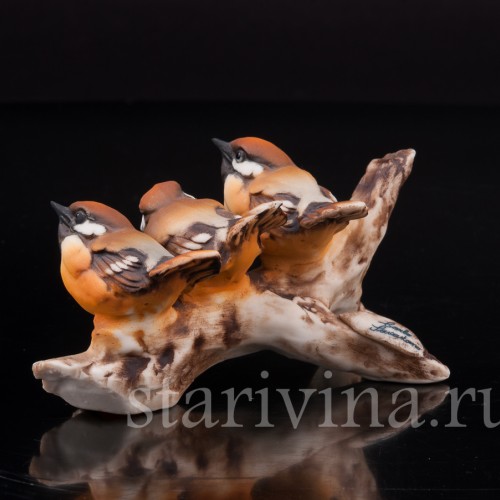 Фигурка птиц из фарфора Птенцы на ветке, миниатюра, Capodimonte, Италия.