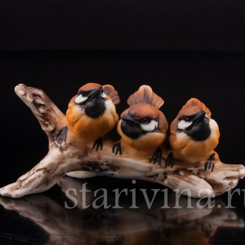 Фигурка птиц из фарфора Птенцы на ветке, миниатюра, Capodimonte, Италия.