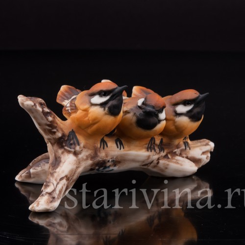 Фигурка птиц из фарфора Птенцы на ветке, миниатюра, Capodimonte, Италия.