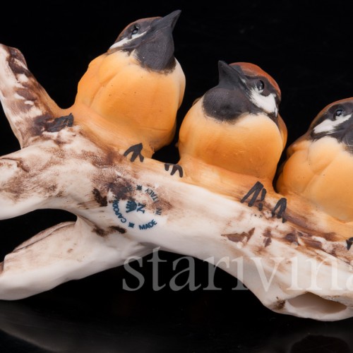 Фигурка птиц из фарфора Птенцы на ветке, миниатюра, Capodimonte, Италия.