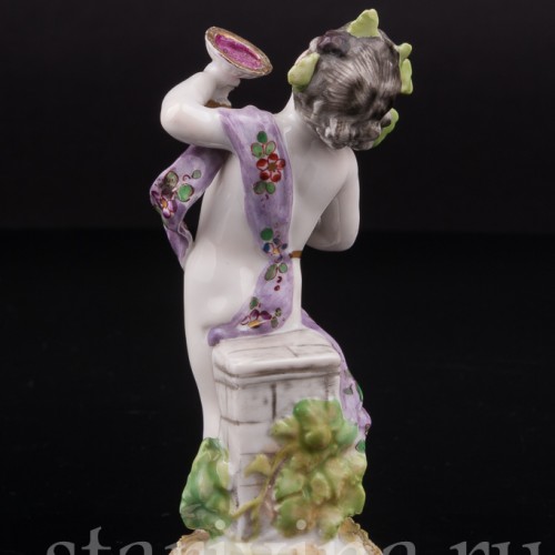 Фарфоровая фигурка Аллегория вкуса, путти с чашей, Германия, 19 век.