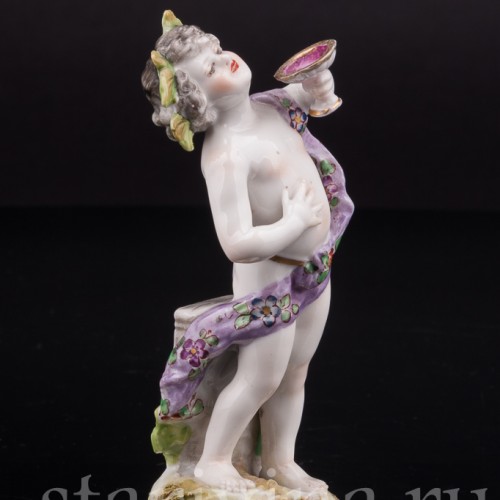 Фарфоровая фигурка Аллегория вкуса, путти с чашей, Германия, 19 век.