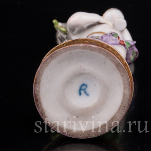 Фарфоровая фигурка Аллегория вкуса, путти с чашей, Германия, 19 век.